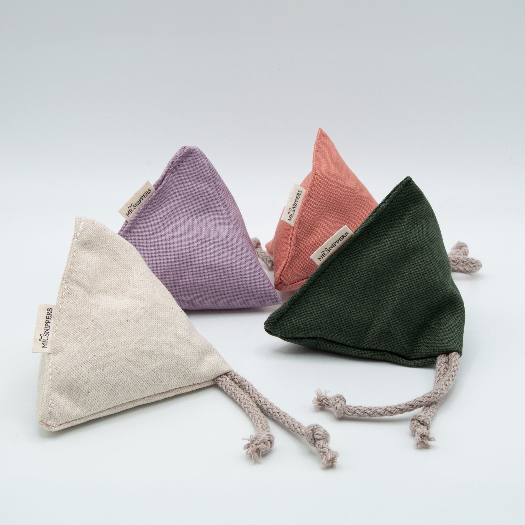 5 Gründe, warum Katzen Spielkissen lieben - Mr. Snippers